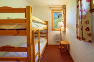 Sherpa 11 on the snow front of Mottaret