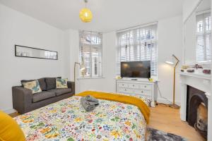 3 BR 2BA Comfy Stay for 8 by Plotseeker London