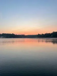 Nice little cabin at the lake - Pooletown