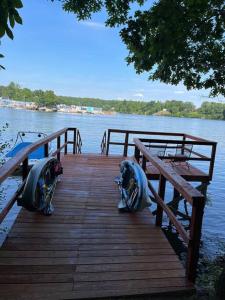Nice little cabin at the lake
