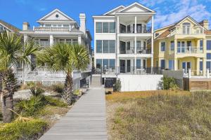 10 Collier Beach- Oceanfront, Private Beach Access, Heatable Pool, Free Activities Included