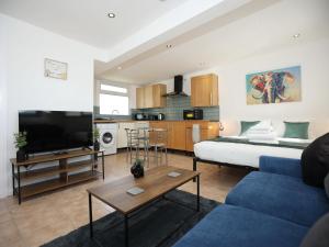 Comfortable Studio Apartment By N And N Stays Ltd, Peaceful Area Close to Cardiff Bay and Access Training Centre, Private Parking and Fast Wifi