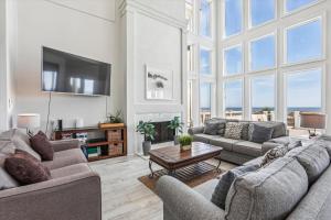 12 Collier Beach Road- Oceanfront, Pool, Great for Large Groups, Free Activities Included