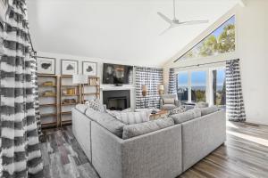 133 Dune Ln, Oceanfront, Private Pool, Free Golf, Bike or Walk to Coligny