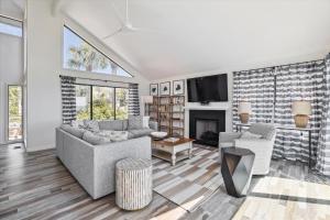 133 Dune Ln, Oceanfront, Private Pool, Free Golf, Bike or Walk to Coligny