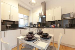 Charming Two-Bedroom Flat in Notting Hill