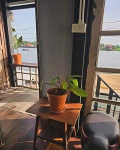 เฉื่อย โฮมสเตย์