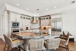 19 Singleton Beach Place- Oceanfront Home, Private Pool, Free activities included!