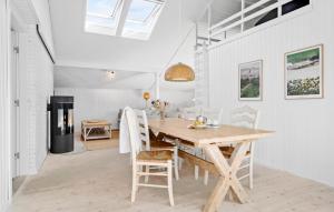 5 Bedroom Stunning Home In Tisvildeleje