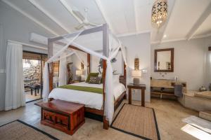 Foxy Crocodile Bush Lodge & Kruger Safaris