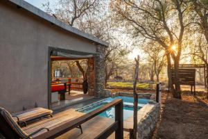 Foxy Crocodile Bush Lodge & Kruger Safari