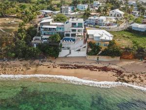 Beachfront Gem Luxury Villa with Infinity Pool