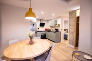 Atuaire Home Plaza de España en el centro histórico de Burgos