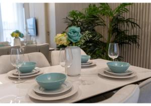 Bright and Modern 1BR Midtown Near Expo Site by Vibel