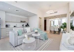 Modern 1BR Dania 1 Apartment with Private Balcony by Vibel - Dubai