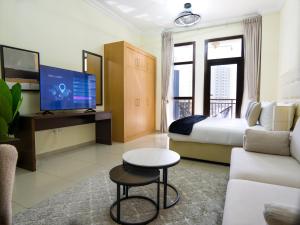 EasyGo -Stylish STU With pool view Linkin park Arjan- 17