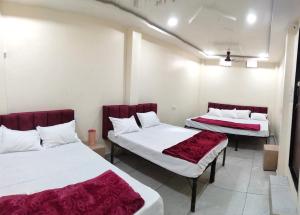 Hotel Raghavan in front of railway station platform no 8