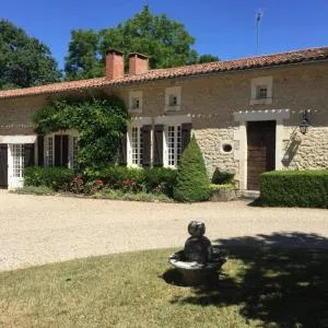 Stylish rural home with pool sleeps 14 guests - Yviers