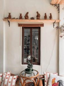 TwinkleVille Christmas-Themed Cottage