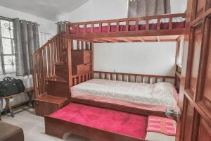 TwinkleVille Christmas-Themed Cottage