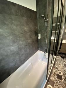 Maisons de vacances Le Jardin d'Ana, 1,5km du Zoo, 2km du Centre-Ville : photos des chambres