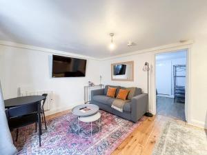 Stylish Camden Apartment B2