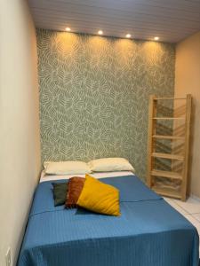 Suite climatizada em Ap compartilhado na ponta da areia