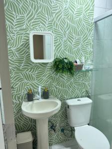 Suite climatizada em Ap compartilhado na ponta da areia