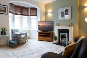 Fermain Apartment - Spacious cosy duplex apartment - Sleeps 5