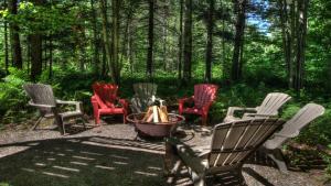 Killington Mountain Retreat -Great Group Ski House! Close to Resort - Hot Tub - Ski Rental Deals
