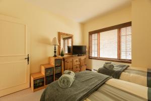 Tremblant Ski In&Out - Lake view - Wood Fireplace