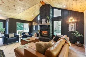 Blue Ridge Lake Home with Hot Tub in Morganton! - Padena