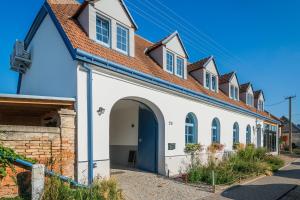 Naturální vinařství DVOREK - Penzion, Bistro & Wellness