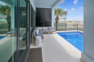 3 Singleton Beach - Oceanfront Estate, Private Pool, Elevator, FREE Activities Included