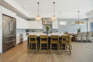 3 Singleton Beach - Oceanfront Estate, Private Pool, Elevator, FREE Activities Included