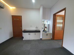 Mallenzo Suites Dlf Phase 1