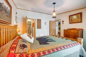 Cotopaxi Getaway with Deck 17 Mi to Royal Gorge