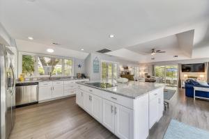 35 Full Sweep- Ideal Layout, Pool, Lagoon View, Game Room, FREE Activities Included