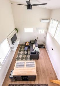 Extended Stay Retreat - Cozy yet Spacious Tiny Gem