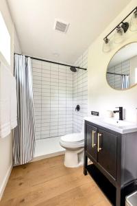 Extended Stay Retreat - Cozy yet Spacious Tiny Gem