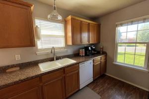 McKinley House Prime - Pool, Patio and Garage