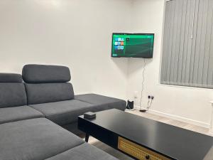 8-Sleeper 4BR 4Bed 2Bath Wi-Fi Garden Tv Beach