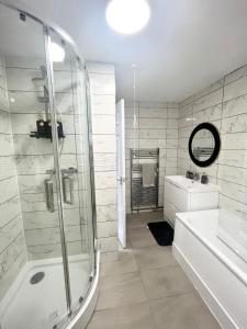 8-Sleeper 4BR 4Bed 2Bath Wi-Fi Garden Tv Beach