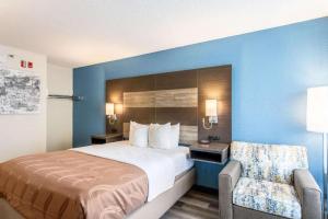 Queen Room - Non Smoking room in Quality Inn Branson On the Strip
