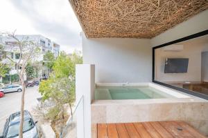 Tequila Sunrise103 plunge pool Beach Access