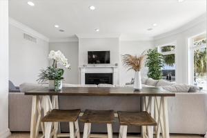 9 Singleton Beach Place- Renovated, Oceanfront, Pool, Elevator, FREE Activities Included