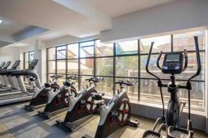 Gold park 1BR with gym and golf simulator, Kilimani