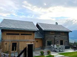 Rudland Gård - Unik gårdsovernatting i stabbur fra 1750 - 温斯特拉