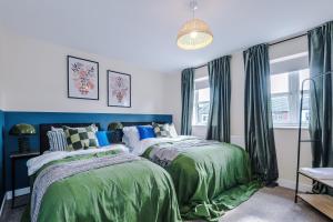 Lovely 3 Bedroom House in Grimsby with WiFi & Parking Sleeps7 by PureStay