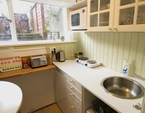 Main street X-small, ensuite bathroom and own kitchen